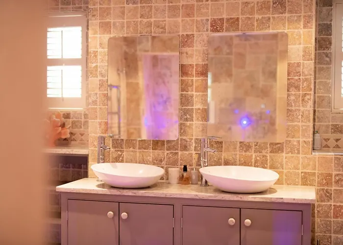 5 Bed In Oc-sa871 Holiday home