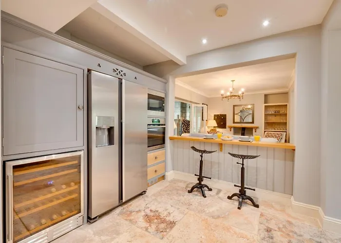 5 Bed In Oc-sa871 Holiday home *