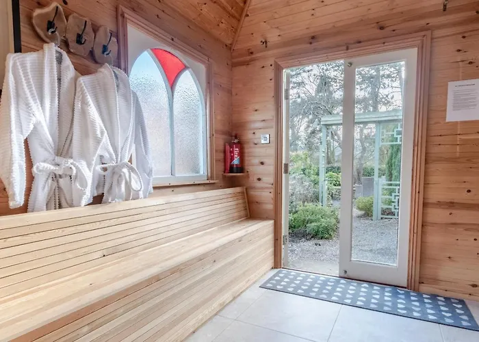 5 Bed In Oc-sa871 Holiday home *